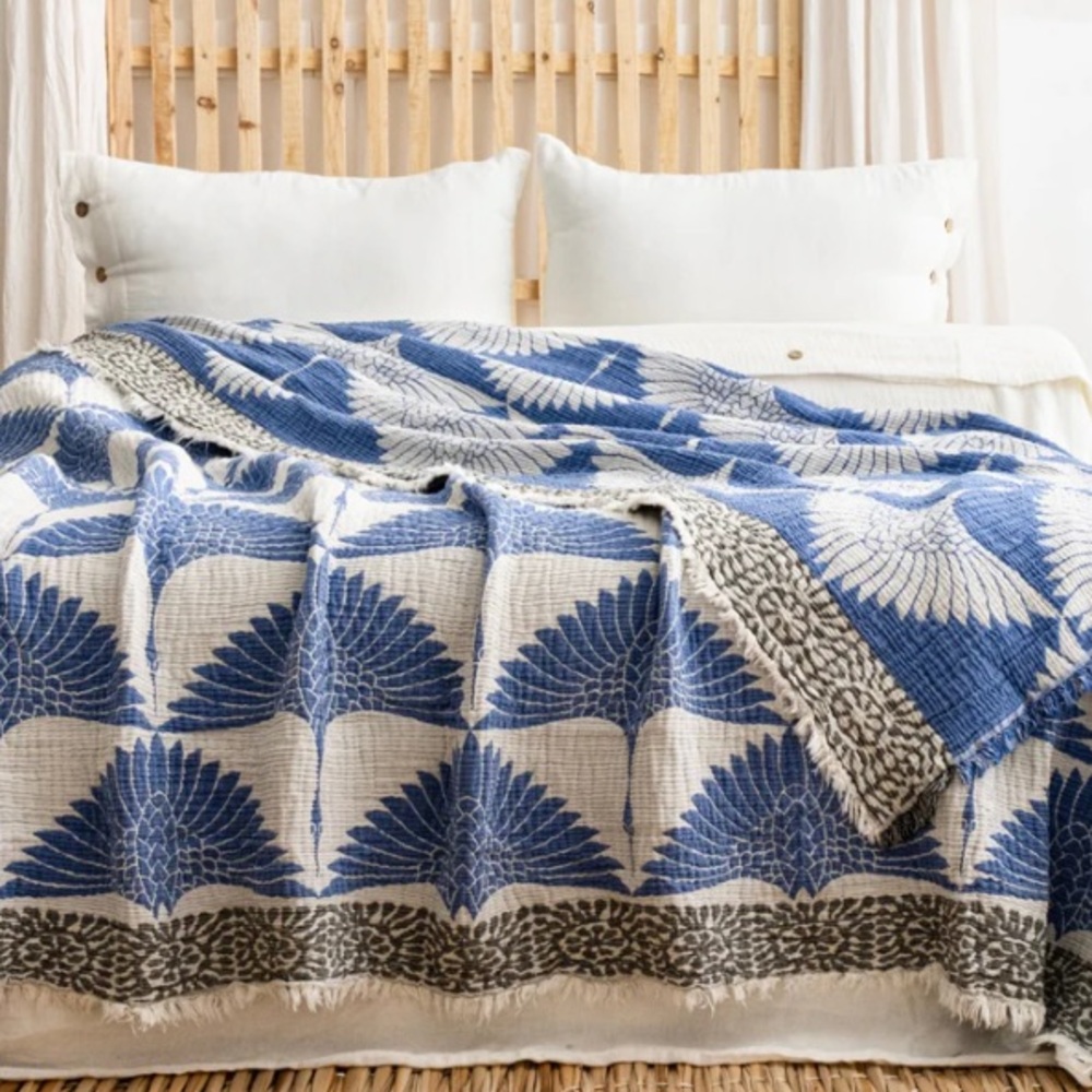 Modern Woven Birds in Flight Cranes Blue Gray KING Bedspread 2 Side FLiPSiDE NEW - Picture 8 of 16
